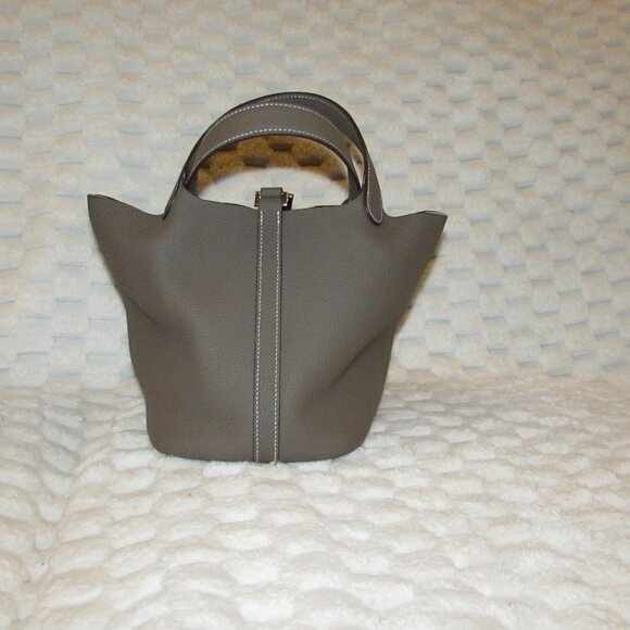 Women's Cowhide Bucket Bag, Fashionable Solid Color Taupe Handbag - Picture 6 of 14